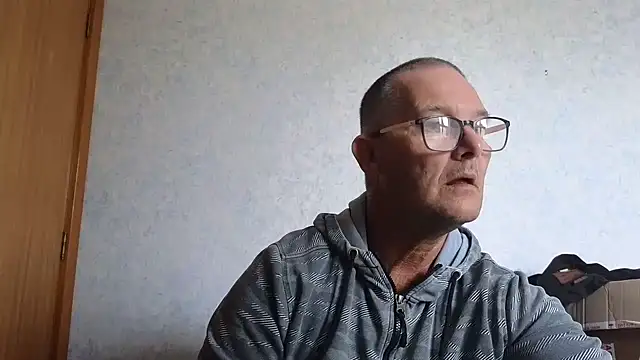 Snapshot of bigballnz chatting on 03.22.25 bigballnz online show from 03.22.25