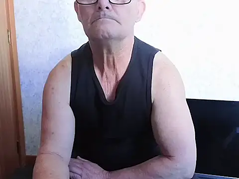 Snapshot of bigballnz chatting on 09.21.25 bigballnz online show from 09.21.25