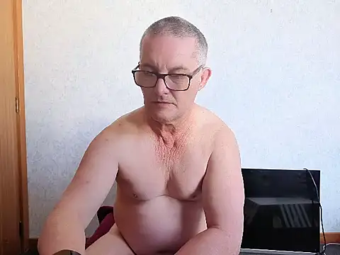 Snapshot of bigballnz chatting on 09.22.25 bigballnz online show from 09.22.25