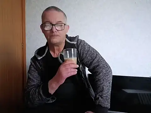 Snapshot of bigballnz chatting on 09.23.25 bigballnz online show from 09.23.25