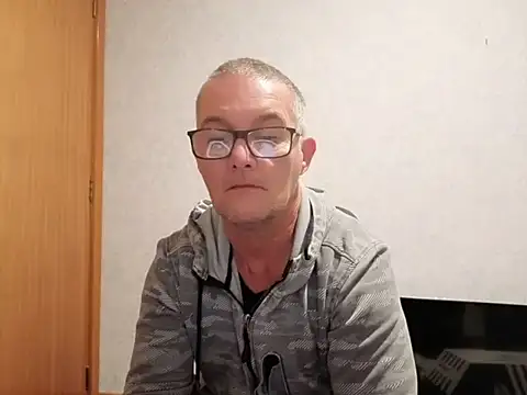 Snapshot of bigballnz chatting on 09.24.25 bigballnz online show from 09.24.25