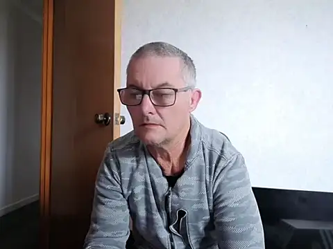 Snapshot of bigballnz chatting on 09.24.25 bigballnz online show from 09.24.25