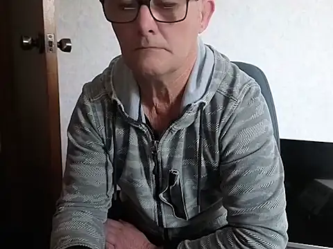 Snapshot of bigballnz chatting on 09.25.25 bigballnz online show from 09.25.25