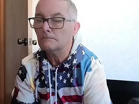 Snapshot of bigballnz chatting on 09.26.25 bigballnz online show from 09.26.25