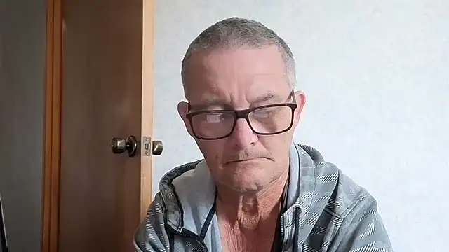 Snapshot of bigballnz chatting on 10.02.25 bigballnz online show from 10.02.25