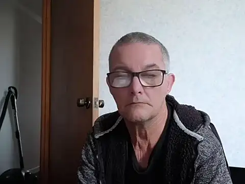 Snapshot of bigballnz chatting on 10.02.25 bigballnz online show from 10.02.25