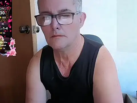 Snapshot of bigballnz chatting on 10.10.25 bigballnz online show from 10.10.25