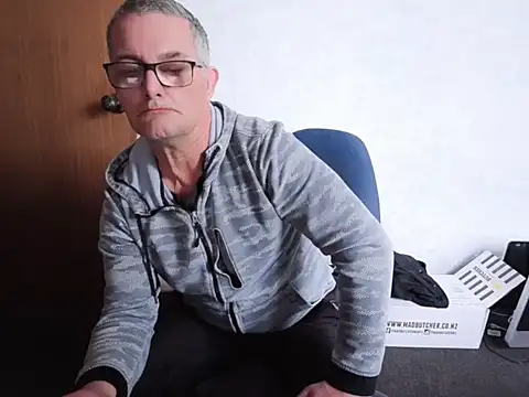 Snapshot of bigballnz chatting on 10.12.25 bigballnz online show from 10.12.25