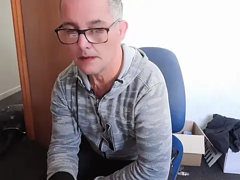 Snapshot of bigballnz chatting on 10.14.25 bigballnz online show from 10.14.25