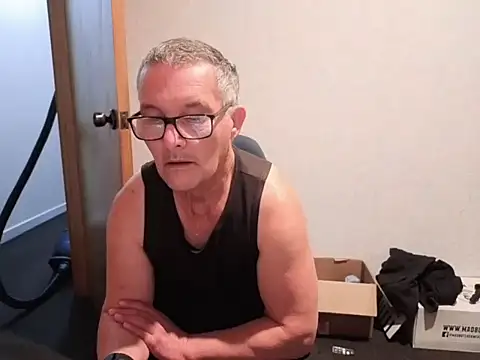 Snapshot of bigballnz chatting on 10.17.25 bigballnz online show from 10.17.25