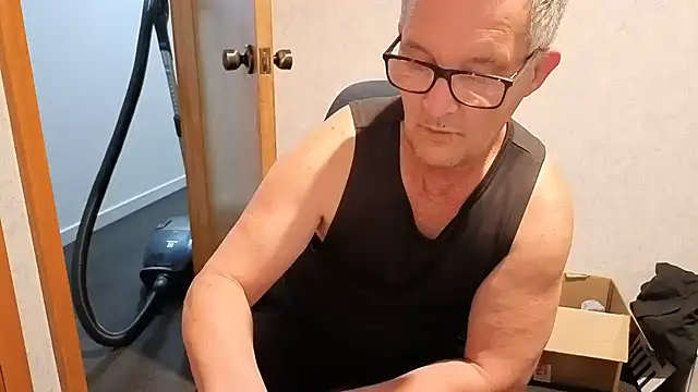 Snapshot of bigballnz chatting on 10.18.25 bigballnz online show from 10.18.25