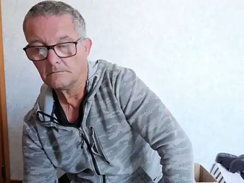 Snapshot of bigballnz chatting on 10.21.25 bigballnz online show from 10.21.25