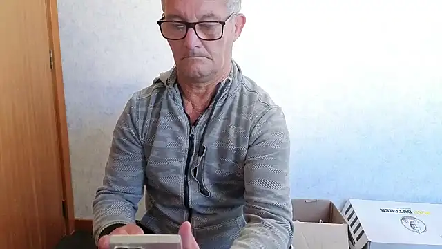 Snapshot of bigballnz chatting on 10.23.25 bigballnz online show from 10.23.25