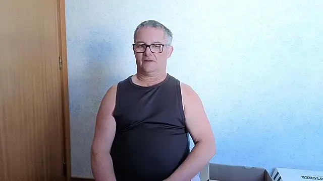 Snapshot of bigballnz chatting on 10.24.25 bigballnz online show from 10.24.25