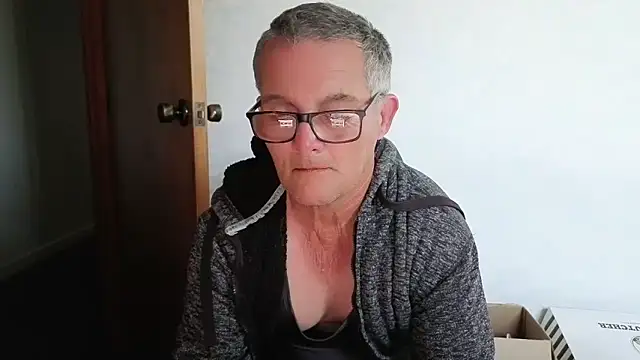 Snapshot of bigballnz chatting on 10.26.25 bigballnz online show from 10.26.25