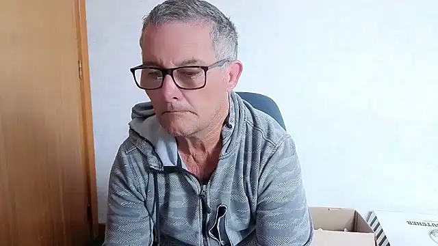 Snapshot of bigballnz chatting on 10.26.25 bigballnz online show from 10.26.25