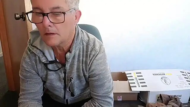 Snapshot of bigballnz chatting on 10.28.25 bigballnz online show from 10.28.25