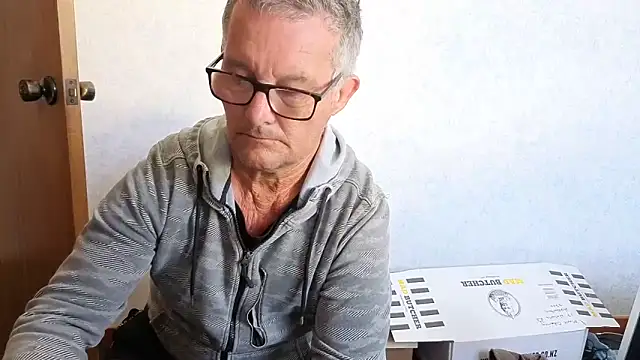 Snapshot of bigballnz chatting on 10.29.25 bigballnz online show from 10.29.25