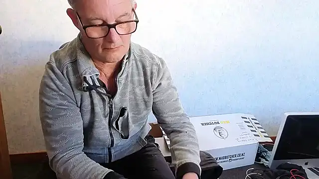 Snapshot of bigballnz chatting on 10.30.25 bigballnz online show from 10.30.25