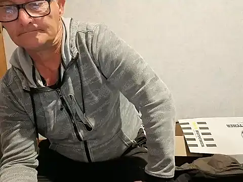 Snapshot of bigballnz chatting on 10.31.25 bigballnz online show from 10.31.25