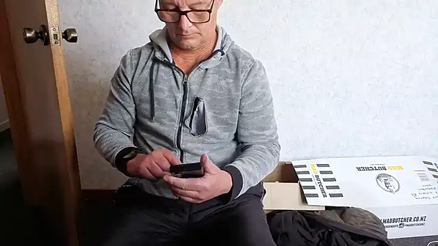 Snapshot of bigballnz chatting on 10.31.25 bigballnz online show from 10.31.25