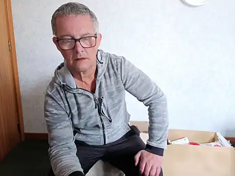 Snapshot of bigballnz chatting on 11.03.25 bigballnz online show from 11.03.25