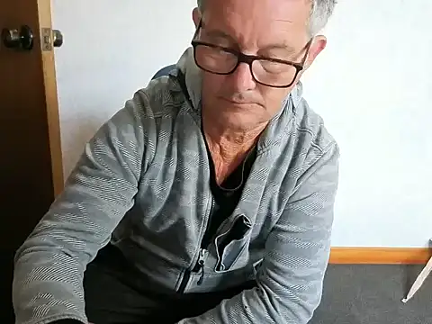 Snapshot of bigballnz chatting on 11.04.25 bigballnz online show from 11.04.25