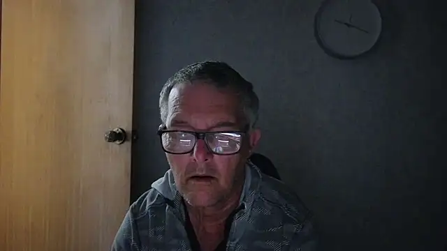 Snapshot of bigballnz chatting on 11.05.25 bigballnz online show from 11.05.25