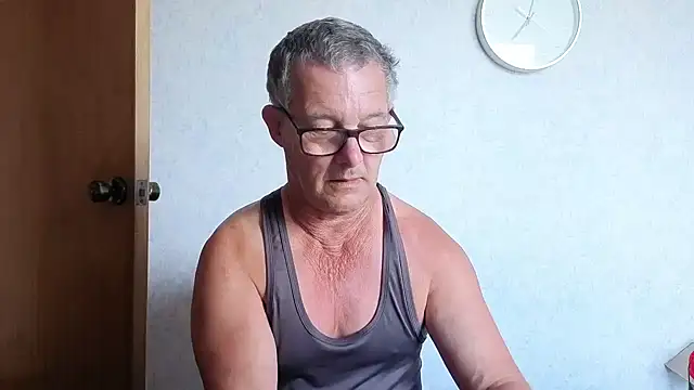 Snapshot of bigballnz chatting on 11.06.25 bigballnz online show from 11.06.25