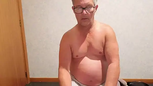 Snapshot of bigballnz chatting on 11.10.25 bigballnz online show from 11.10.25