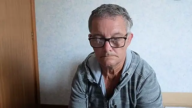 Snapshot of bigballnz chatting on 11.12.25 bigballnz online show from 11.12.25