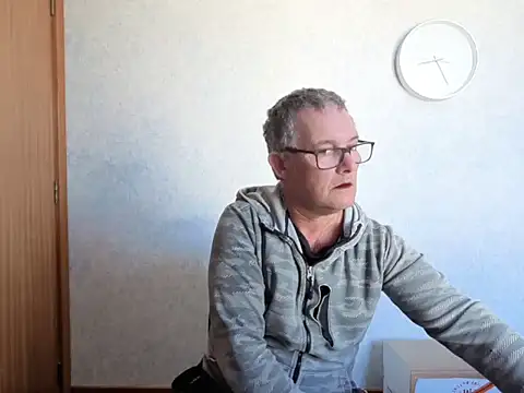 Snapshot of bigballnz chatting on 11.15.25 bigballnz online show from 11.15.25