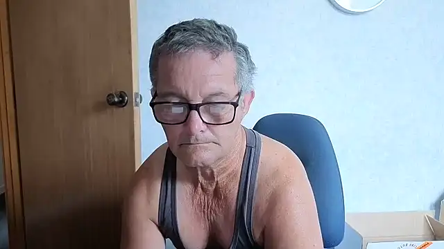 Snapshot of bigballnz chatting on 11.17.25 bigballnz online show from 11.17.25