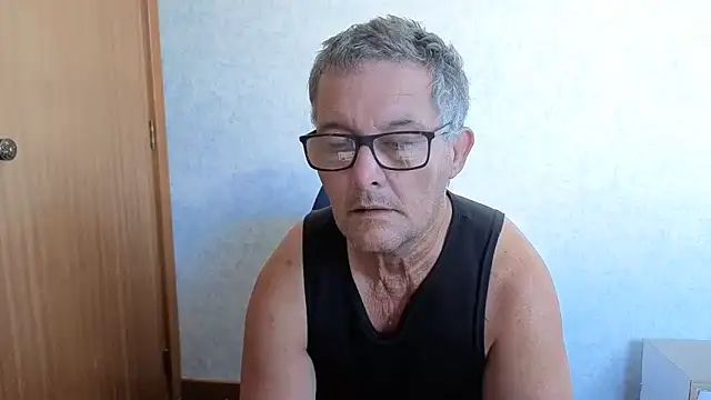 Snapshot of bigballnz chatting on 11.19.25 bigballnz online show from 11.19.25