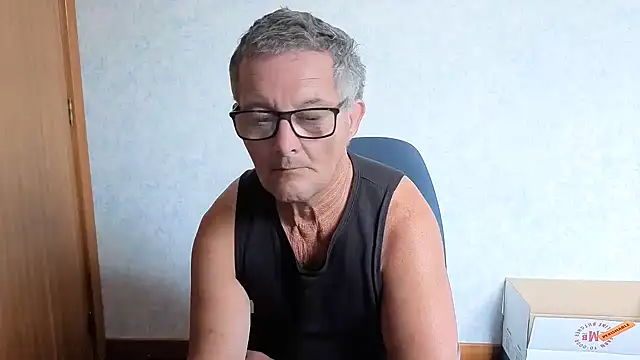 Snapshot of bigballnz chatting on 11.21.25 bigballnz online show from 11.21.25