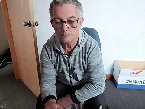 Snapshot of bigballnz chatting on 11.23.25 bigballnz online show from 11.23.25