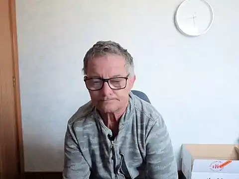 Snapshot of bigballnz chatting on 11.24.25 bigballnz online show from 11.24.25