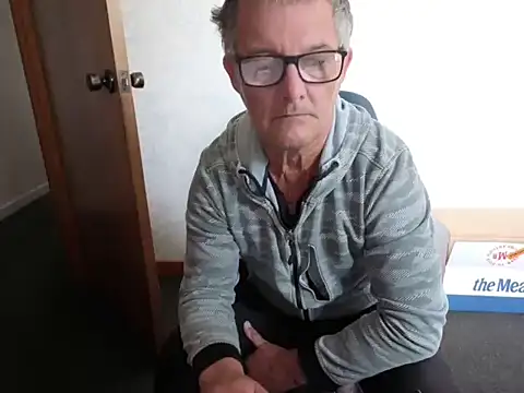 Snapshot of bigballnz chatting on 11.26.25 bigballnz online show from 11.26.25