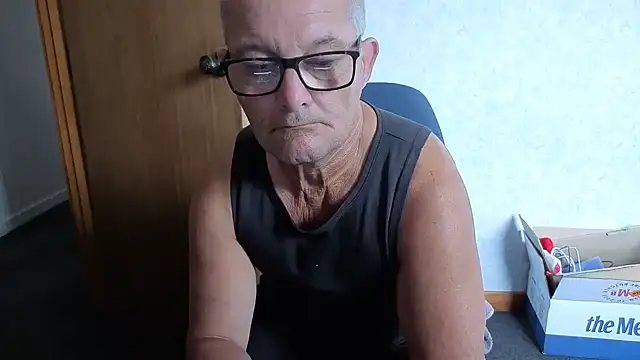 Snapshot of bigballnz chatting on 11.30.25 bigballnz online show from 11.30.25