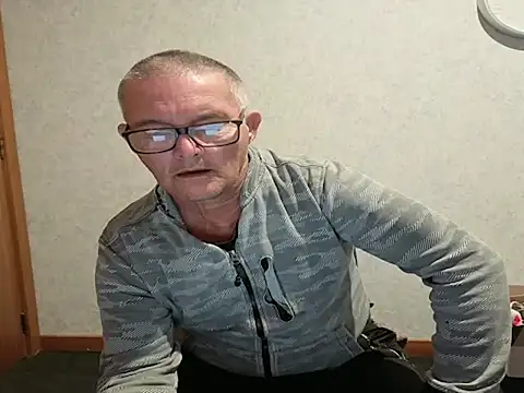 Snapshot of bigballnz chatting on 12.01.25 bigballnz online show from 12.01.25