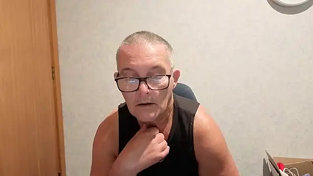 Snapshot of bigballnz chatting on 12.03.25 bigballnz online show from 12.03.25