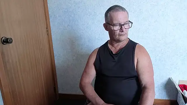 Snapshot of bigballnz chatting on 12.14.25 bigballnz online show from 12.14.25