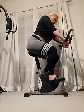 PinkTheHawk online show from 03.05.26