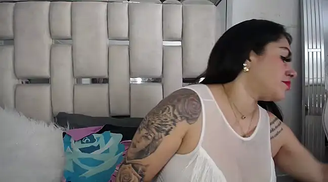 Snapshot of chelaqueen_ chatting on 02.12.25 chelaqueen online show from 02.12.25