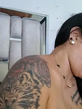 Snapshot of chelaqueen_ chatting on 11.27.25 chelaqueen online show from 11.27.25