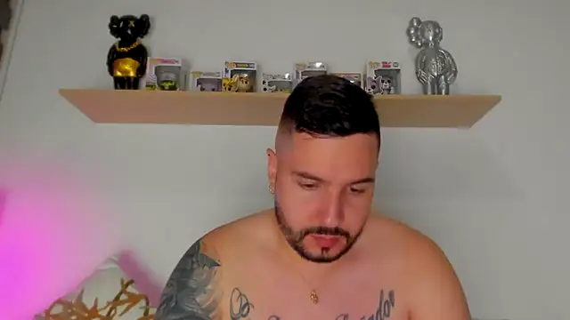 Snapshot of camilo_restrepo21 chatting on 10.23.25 camilo restrepo21 online show from 10.23.25