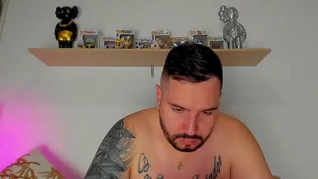 Snapshot of camilo_restrepo21 chatting on 10.25.25 camilo restrepo21 online show from 10.25.25