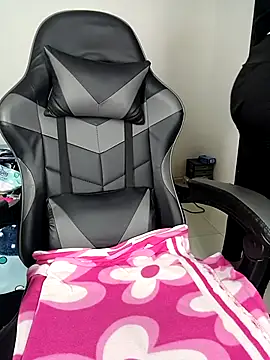 Snapshot of sandylau chatting on 02.25.25 sandylau online show from 02.25.25