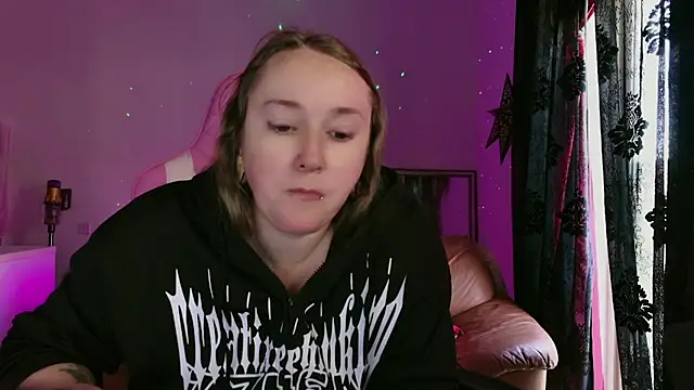 kisicaxx online show from 02.04.25