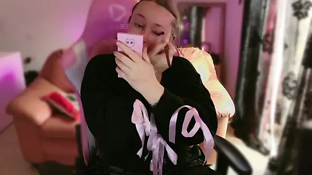 kisicaxx online show from 02.13.25